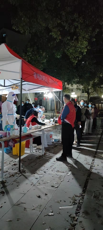 同心同行 携手抗疫 民革安庆市迎江区总支赶赴共建社区开展志愿服务.jpg